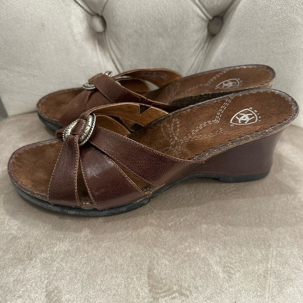Ariat Ember Women’s 8 Brown Leather Slip On Open Toe Wedge Sandals 20903 New - Picture 2 of 5